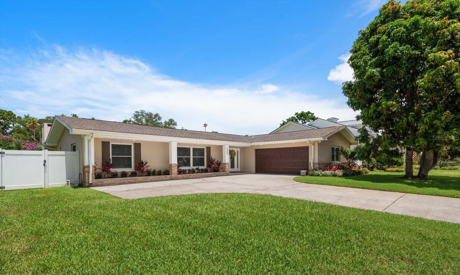 Property Photo:  1320 Golf View Drive  FL 33756 