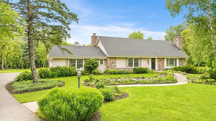 Property Photo:  4838 W Glen Cove Ct  WI 53092 