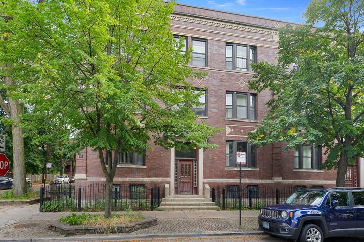 Property Photo: 5203 S Woodlawn Avenue G IL 60615