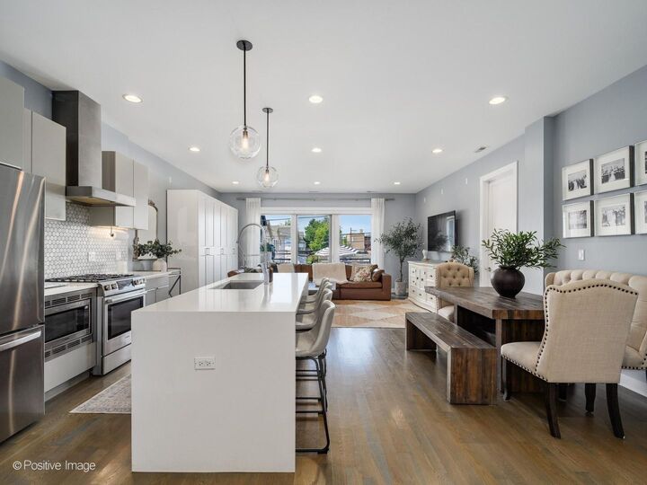 Property Photo: 2550 W Fullerton Avenue 2E IL 60647