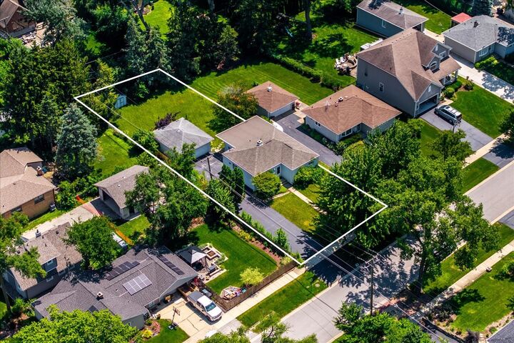 Property Photo: 17 S Walnut Street IL 60067