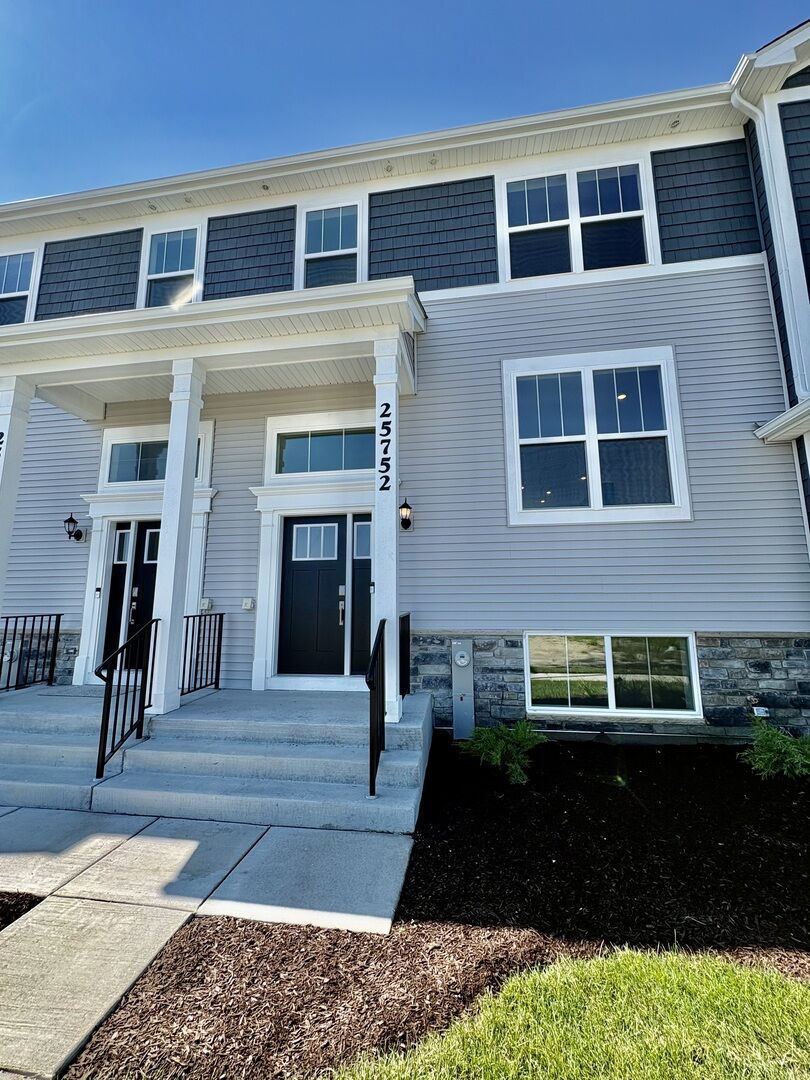 Property Photo: 25752 W Yorkshire Drive IL 60544