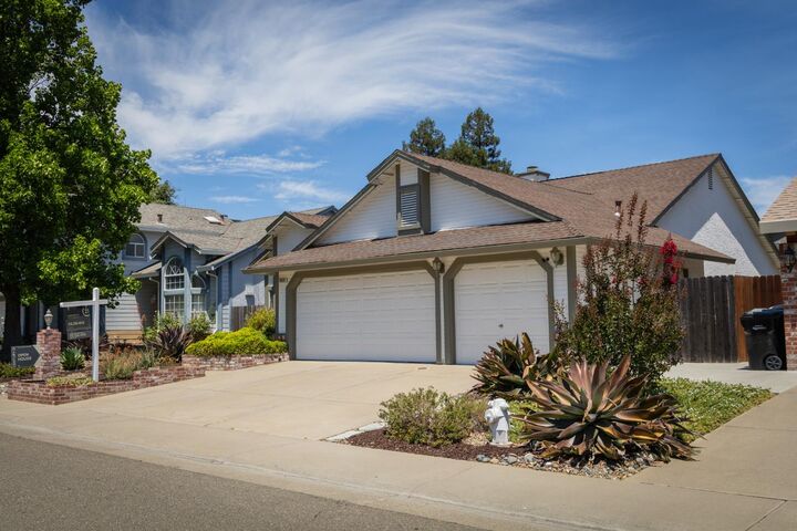 Property Photo: 8809 Bridalsmith Drive CA 95828