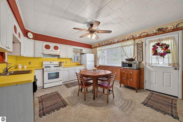 Property Photo:  7017 Twin Lakes Avenue  MI 49665 