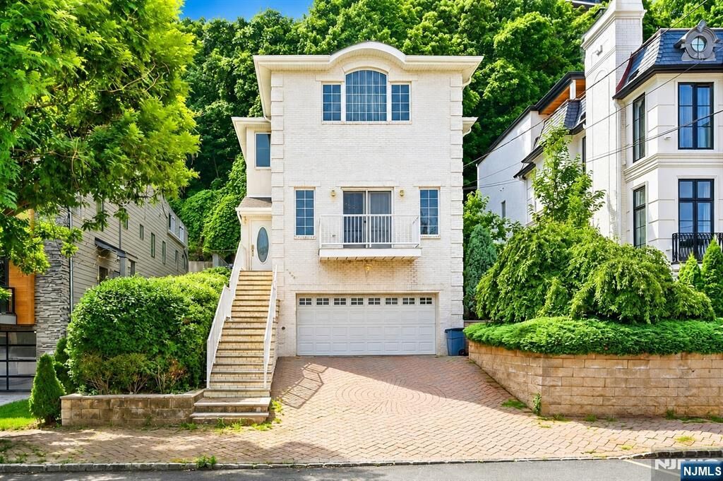 Property Photo:  750 Undercliff Avenue  NJ 07020 
