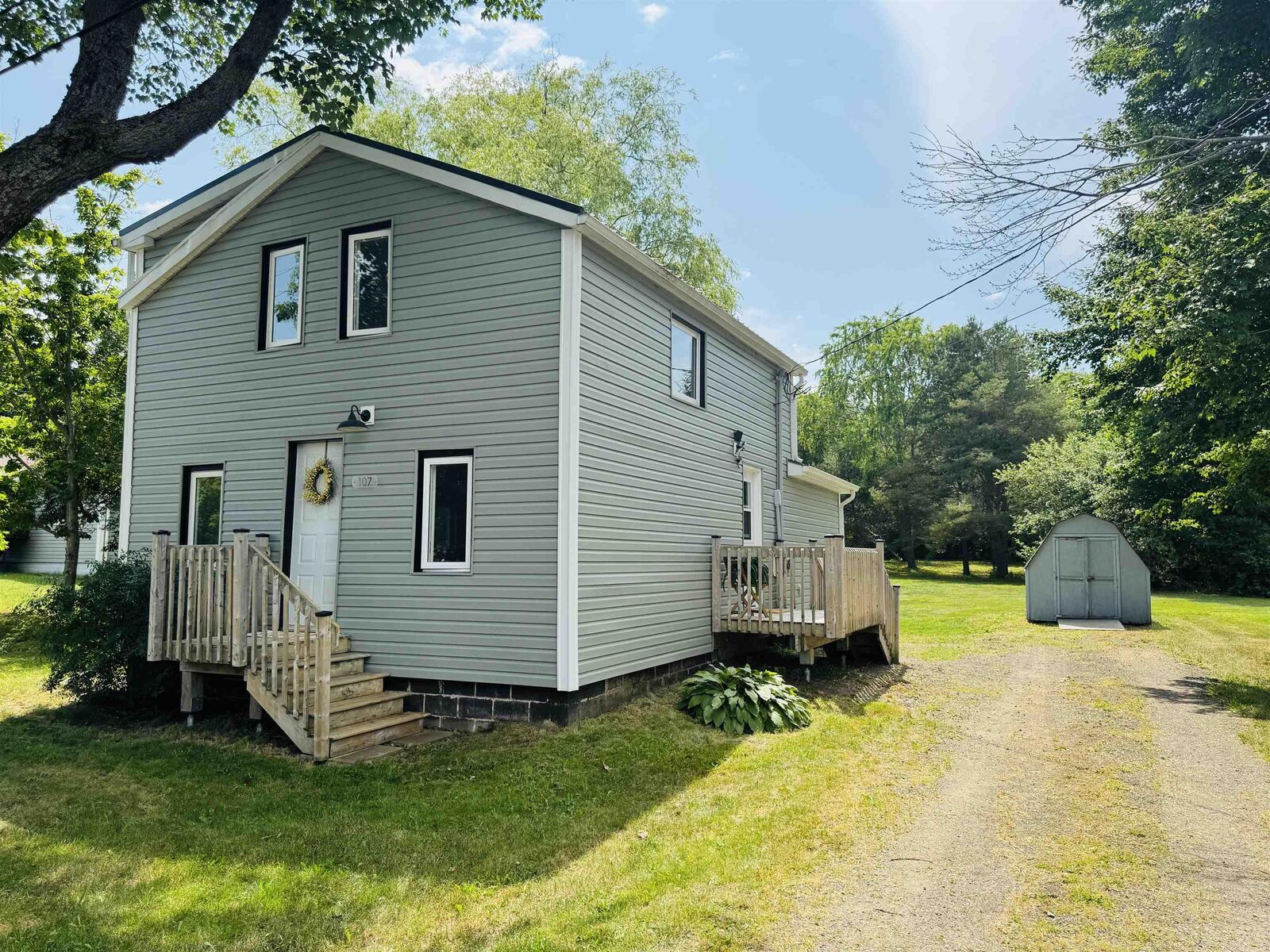 Property Photo: 107 Maple Avenue NS B0P 1E0
