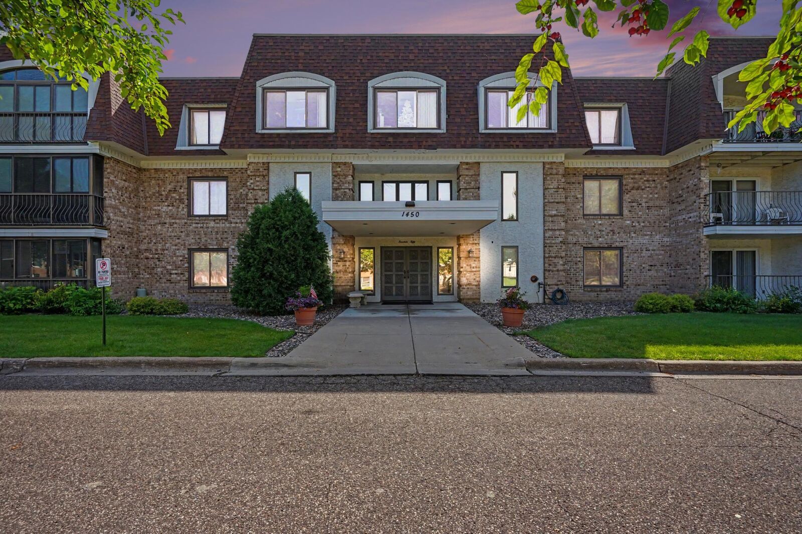 Property Photo: 1450 Bidwell Street 111 MN 55118