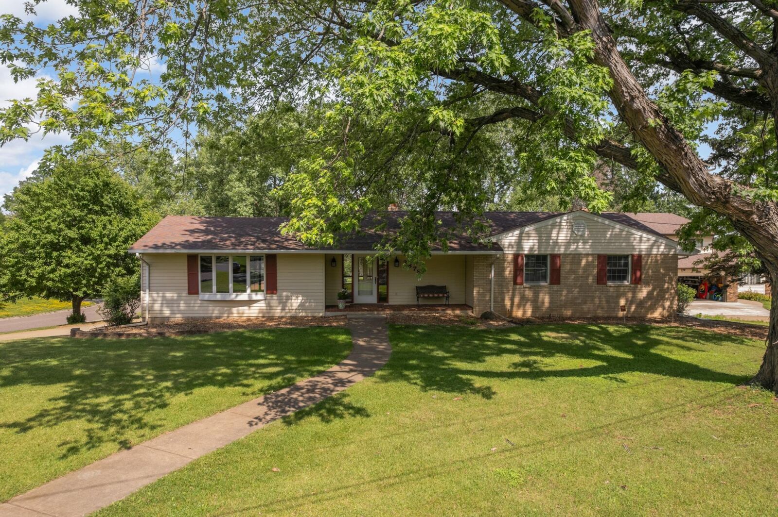 Property Photo:  2878 Meadowlark Lane  MN 55109 
