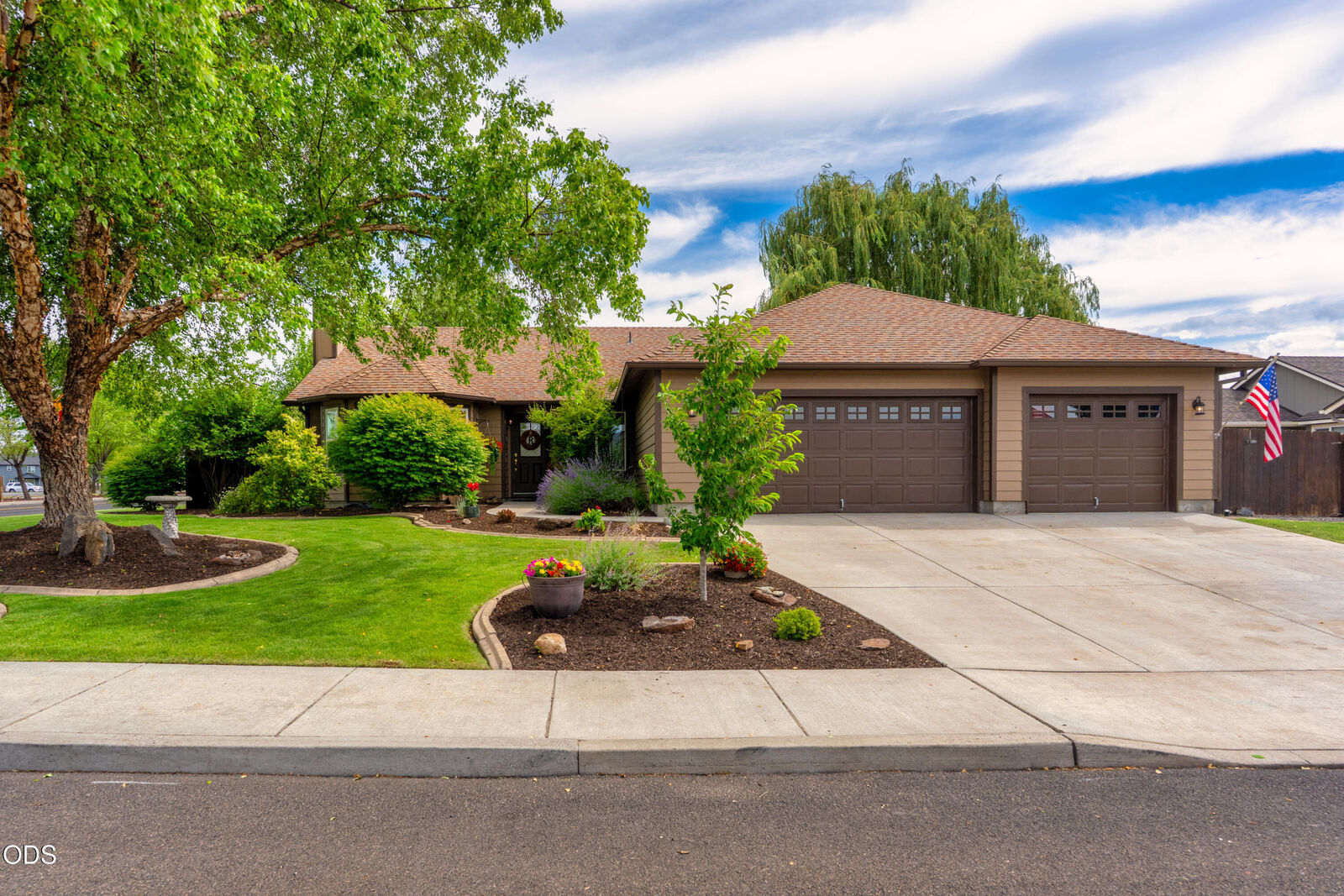 Property Photo: 1922 NW Wildflower Place OR 97756