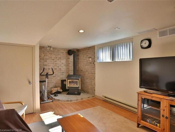 Property Photo: 92 Pattandon Avenue C ON N2M 3S5