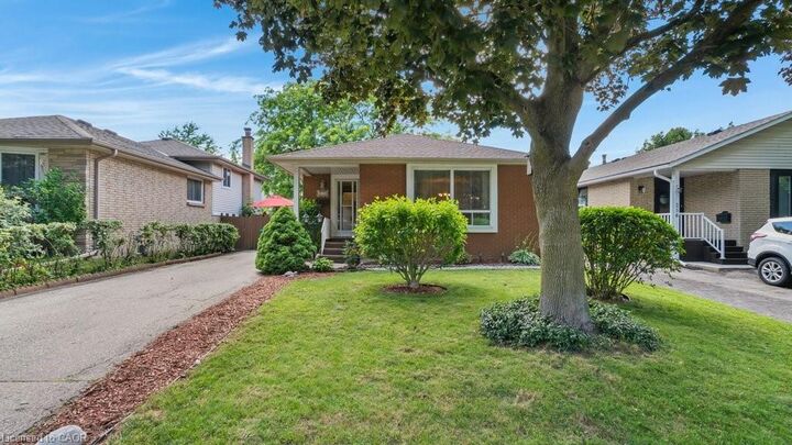 Property Photo:  252 Johanna Drive  ON N1S 4C6 