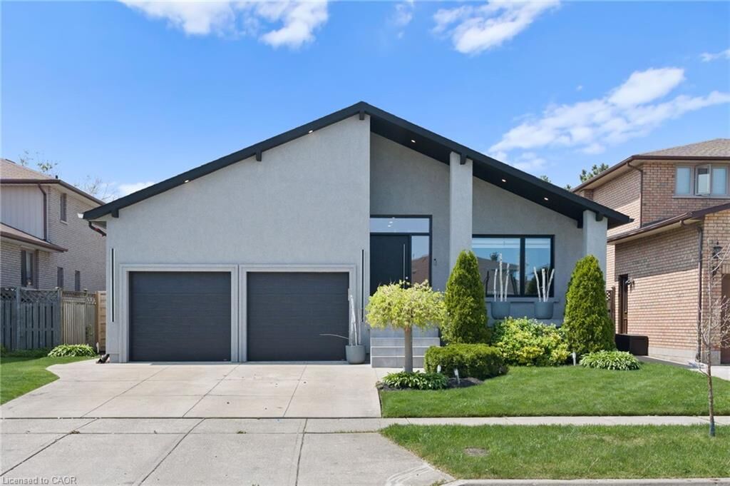 Property Photo: 17 Clearview Drive ON L8G 4Y4