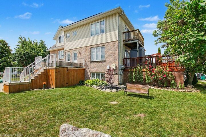 Property Photo:  3 Colyer Place Upper  ON N2K 4E3 