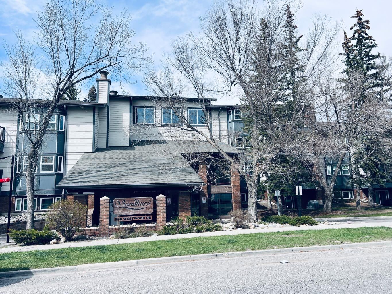 Property Photo: 550 Westwood Drive SW 114 AB T3E 3V6