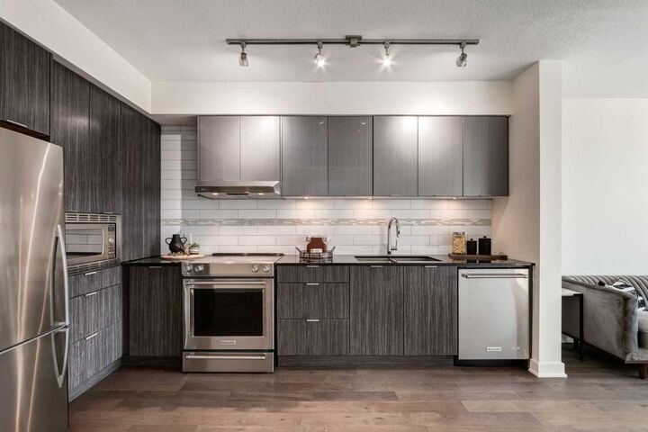 Property Photo: 930 6 Avenue SW 3007 AB T2P 1J3