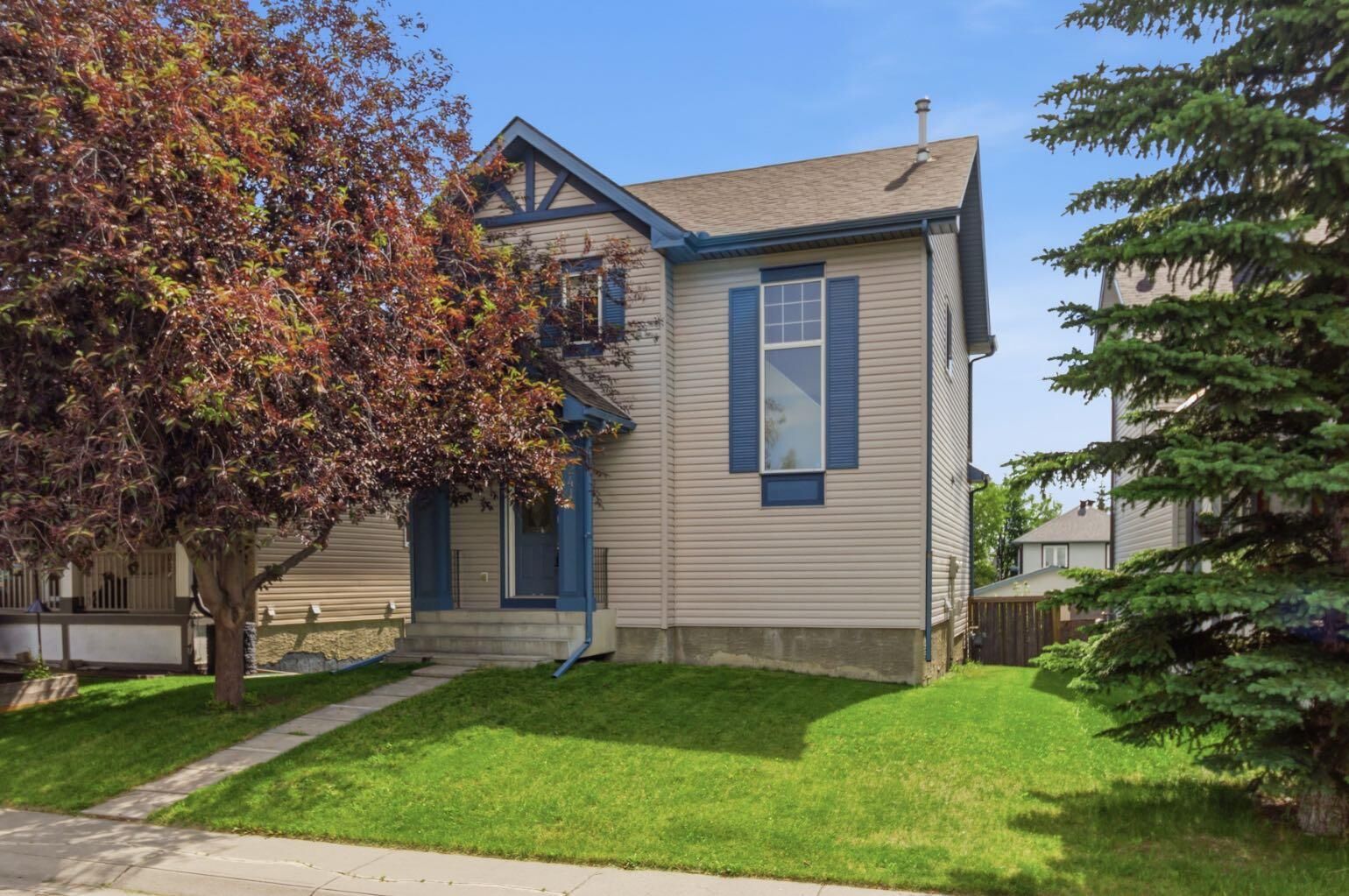 Property Photo:  241 Somerside Close SW  AB T2Y 4B6 