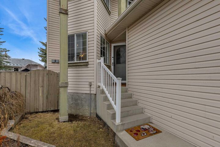Property Photo:  47 Carmel Close NE  AB T1Y 6Z3 