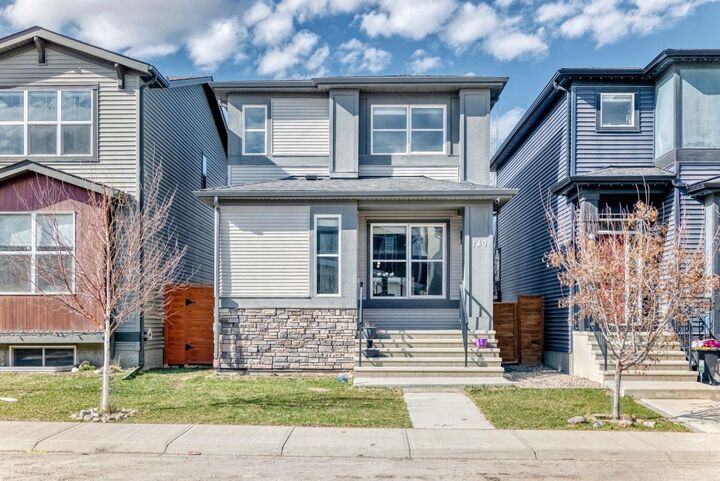 140 Howse Avenue NE — photo 1