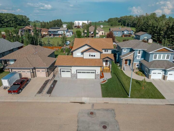 9 Vantage Crescent — photo 1