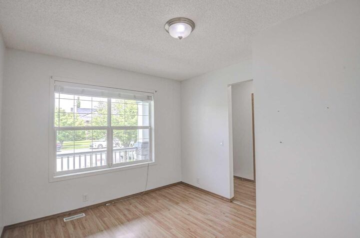 Property Photo:  23 Prestwick Cove SE  AB T2Z 3W2 