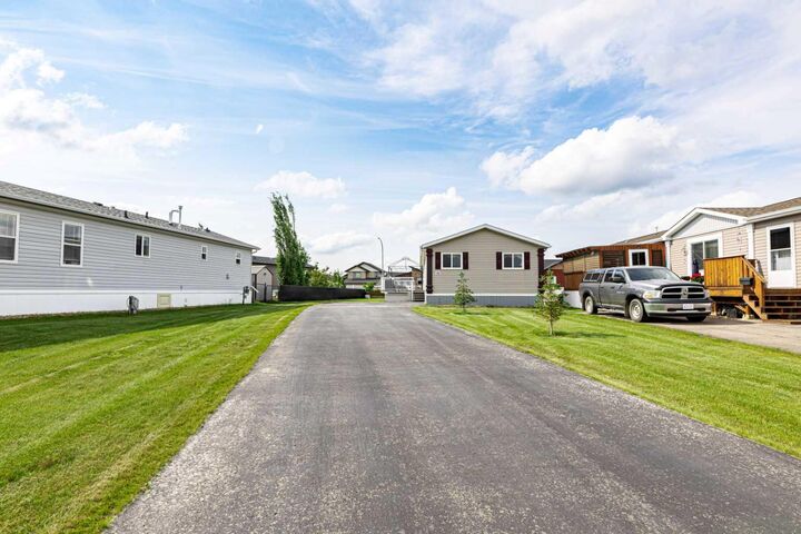 Property Photo:  15 Mackenzie Ranch Way 98  AB T4L 0B4 