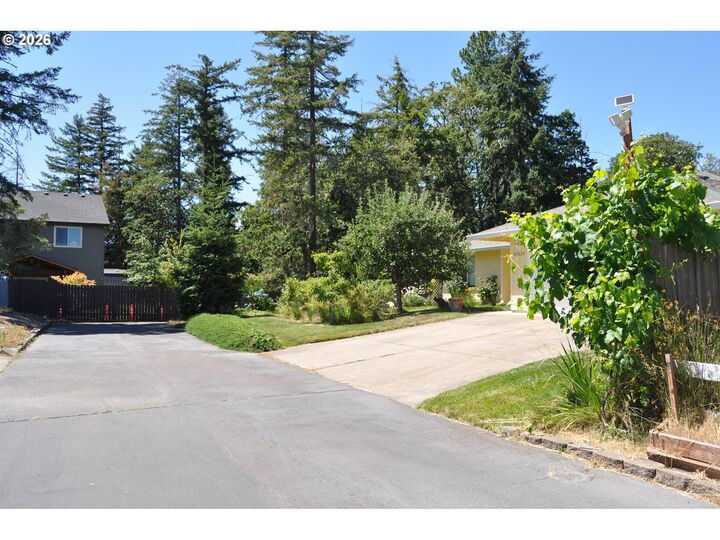 Property Photo:  87624 Trek Dr  OR 97487 