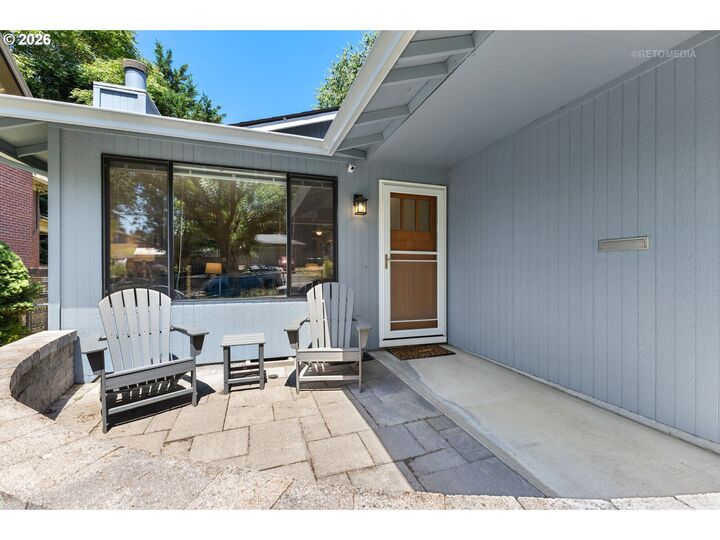 Property Photo: 4137 SE Ivon St OR 97202