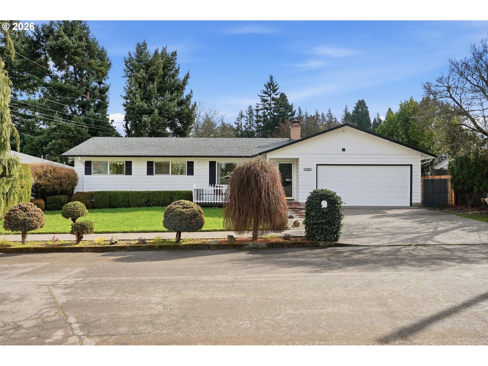 Property Photo: 1520 SE 210th Ave OR 97030