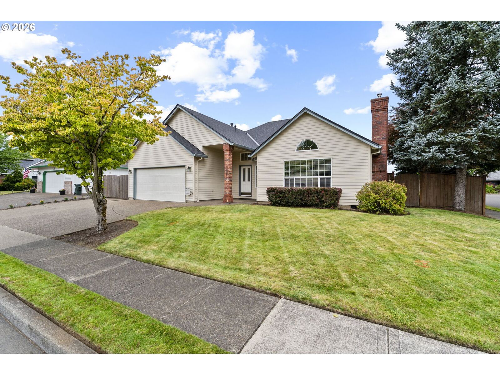 Property Photo:  556 SE 10th Ave  OR 97013 