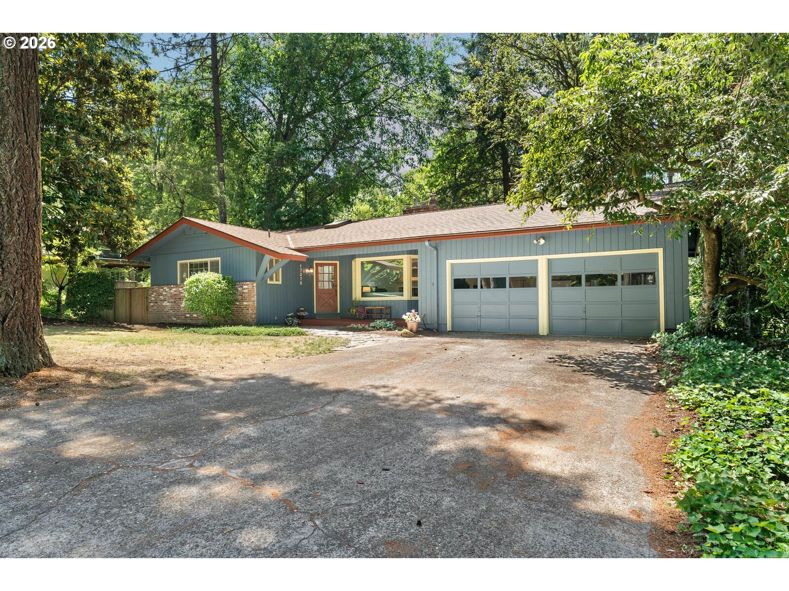 Property Photo: 17375 Alpine Way OR 97034