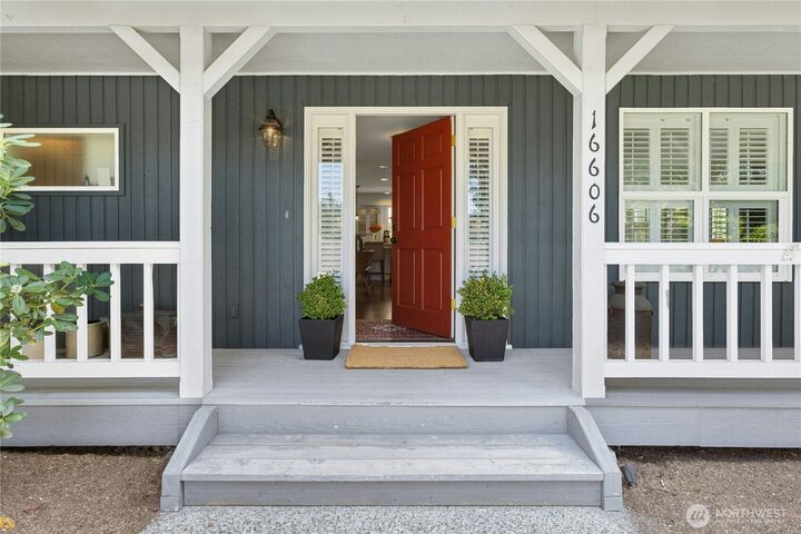 Property Photo: 16606 260th Avenue SE WA 98027