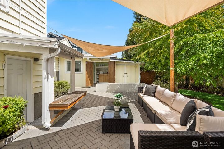 Property Photo: 1537 S Pearl Street WA 98108