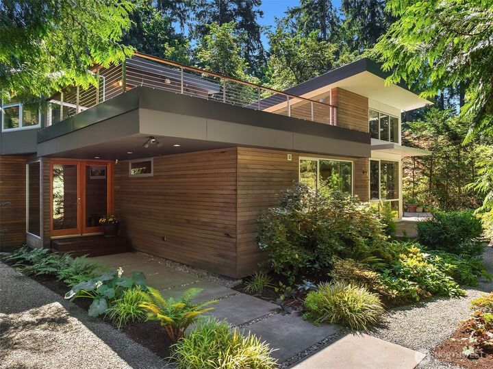 Property Photo:  2716  107th Avenue SE  WA 98004 
