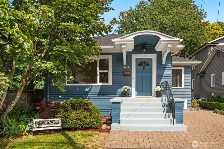 Property Photo: 1914 3rd Avenue N WA 98109