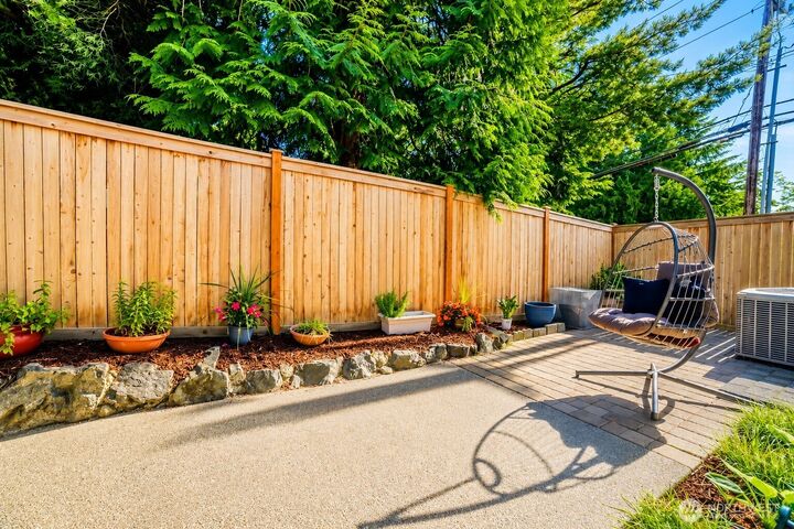 Property Photo: 15633 44th Avenue W B-1 WA 98087