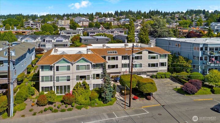 Property Photo:  233  3rd Avenue S 203  WA 98020 
