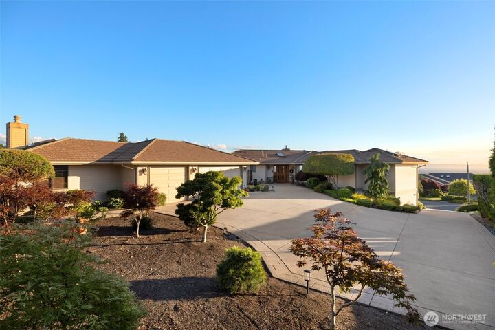 Property Photo: 13705 68th Avenue W WA 98026
