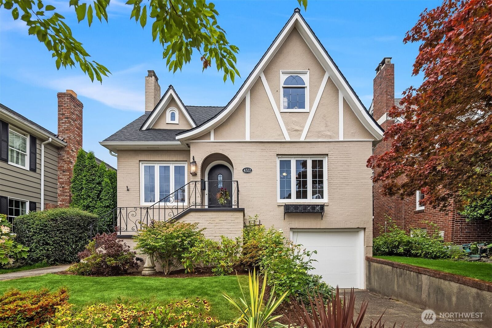 Property Photo:  4322 NE 43rd Street  WA 98105 
