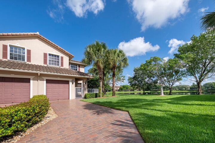 Property Photo: 3501 Lakeside Drive FL 33328