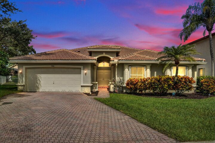 Property Photo:  5886 Bay Hill Circle  FL 33463 