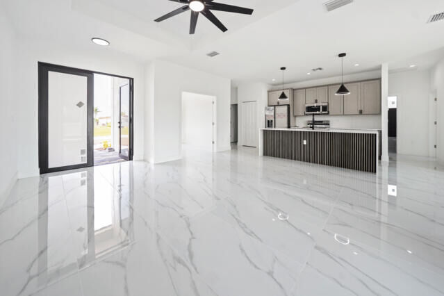 Property Photo:  2511 NW 7th Street N  FL 33993 
