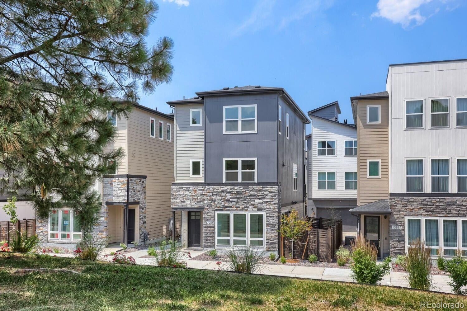 Property Photo:  10904 E Hinsdale Circle  CO 80112 