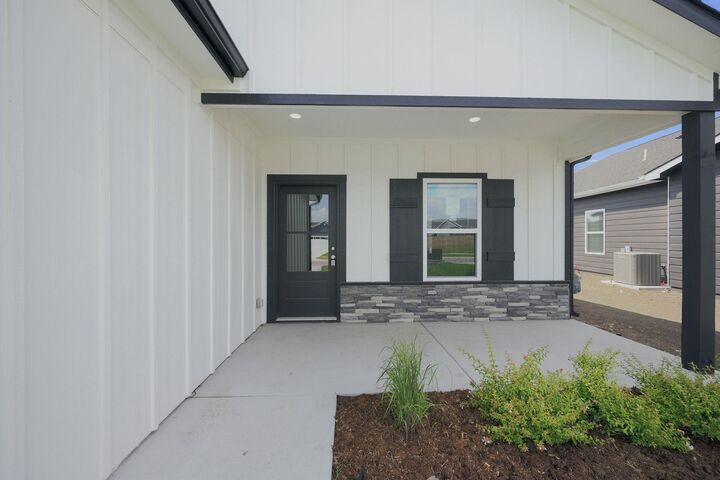 Property Photo: 1570 N Emerald Valley Dr KS 67110