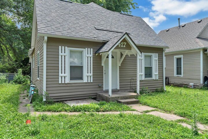 Property Photo:  417 W 11th Ave  KS 67156-3513 