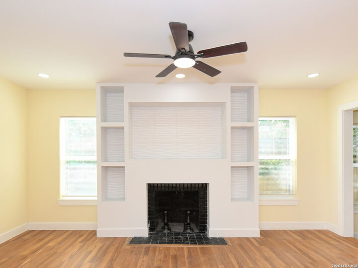 Property Photo: 1326 W Lynwood TX 78201