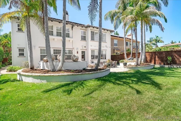 Property Photo:  3225 Avenida De Sueno  CA 92009 