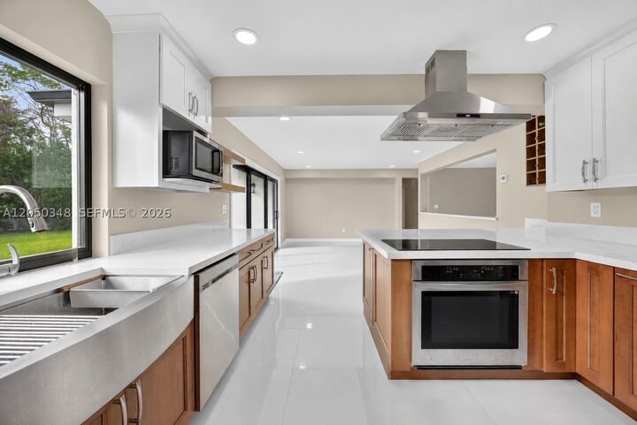 Property Photo: 8024 SW 91st Ave FL 33173