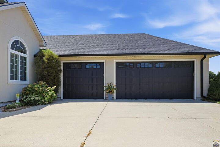 Property Photo: 7431 SW Arthurs Rd KS 66610