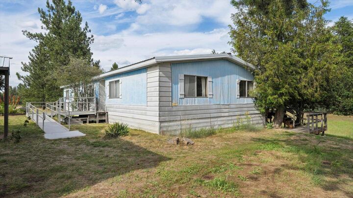 Property Photo:  10911 E Laurel Rd  WA 99009 