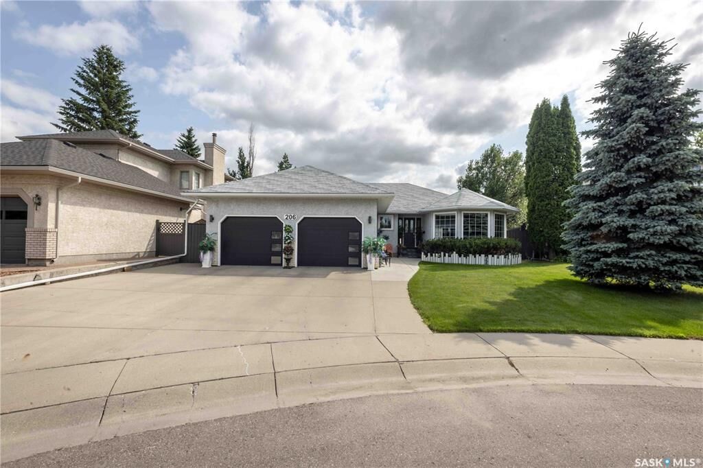 Property Photo: 206 Braemar Bay SK S7V 1A2